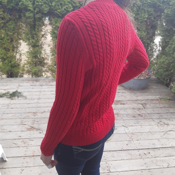 Lovely cabled sweater - Picture 3 of 3